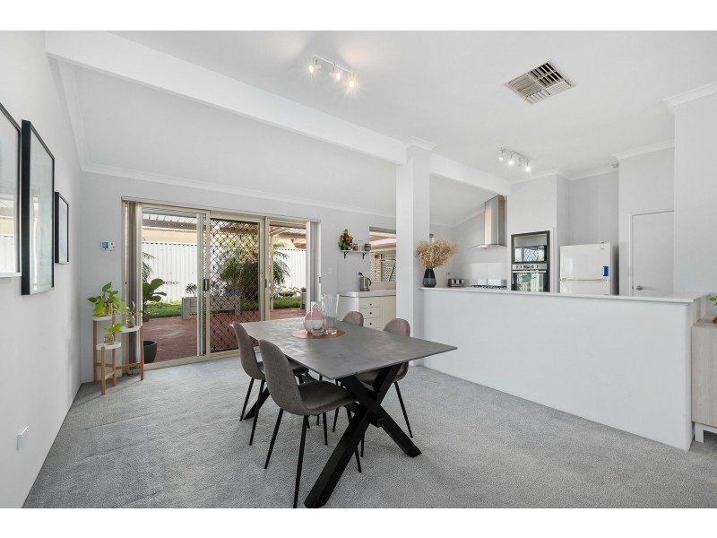 6 Poinsettia Grove, South Lake WA 6164