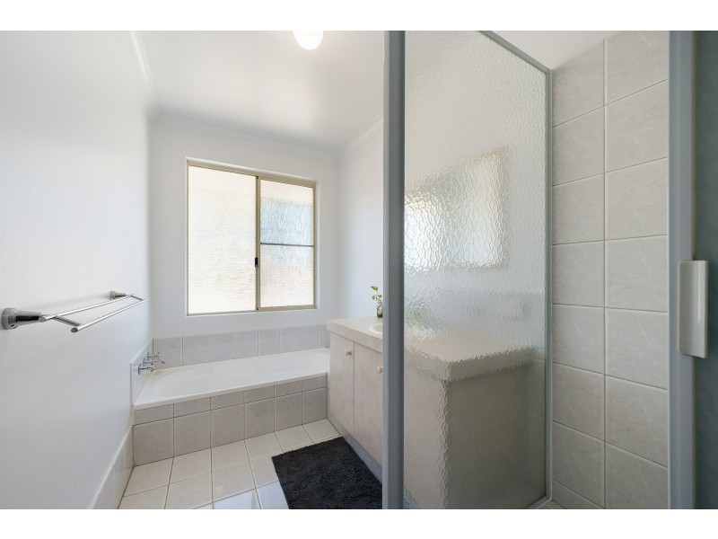 6 Poinsettia Grove, South Lake WA 6164