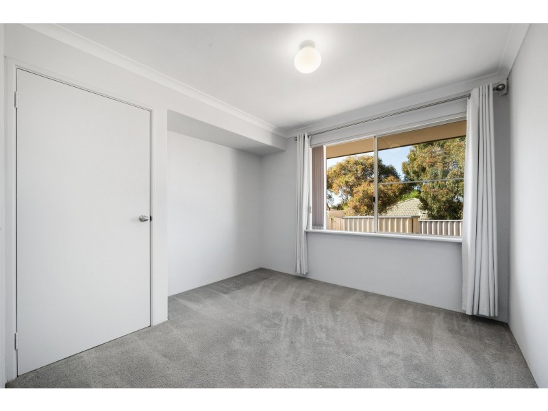 6 Poinsettia Grove, South Lake WA 6164