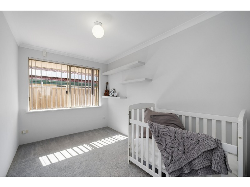 6 Poinsettia Grove, South Lake WA 6164