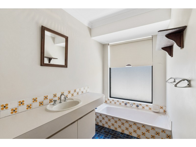 8 Renou Way, Bateman WA 6150