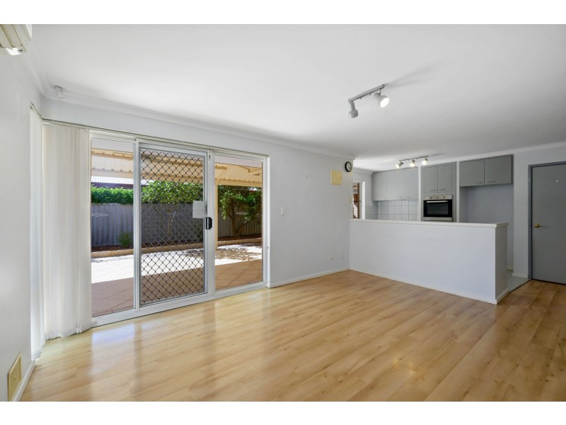 2/437B Riverton Drive East, Shelley WA 6148