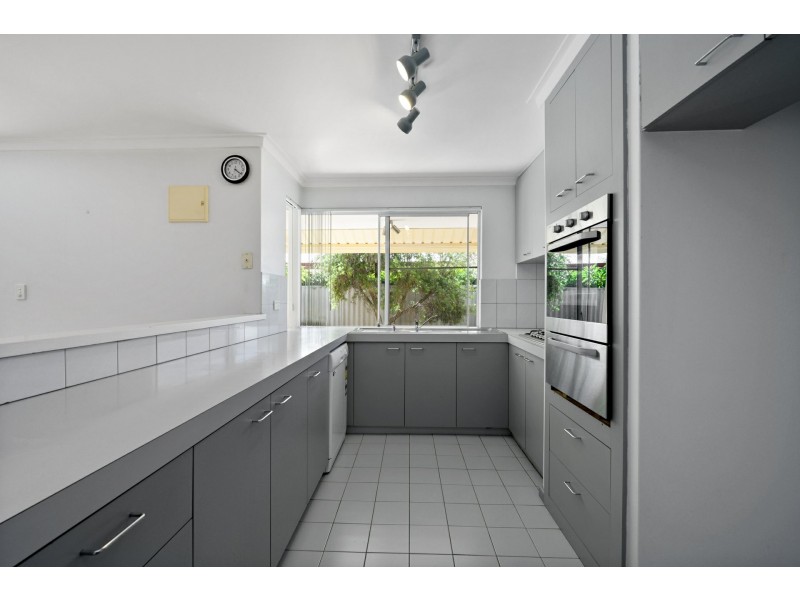 2/437B Riverton Drive East, Shelley WA 6148