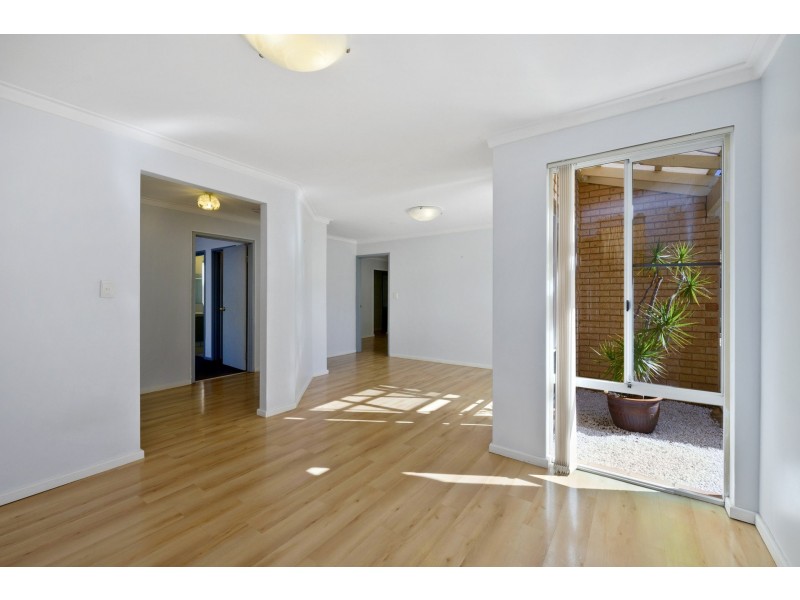 2/437B Riverton Drive East, Shelley WA 6148