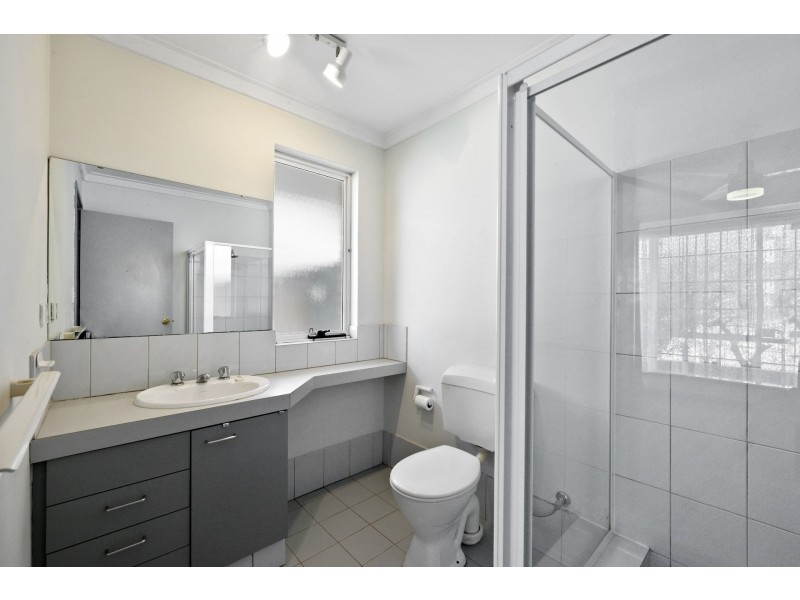2/437B Riverton Drive East, Shelley WA 6148