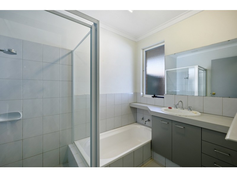 2/437B Riverton Drive East, Shelley WA 6148