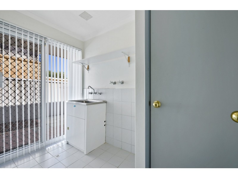 2/437B Riverton Drive East, Shelley WA 6148