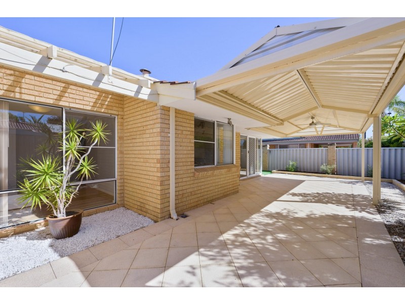 2/437B Riverton Drive East, Shelley WA 6148