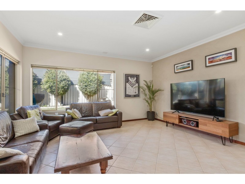 5 Picotee Mews, Coogee WA 6166