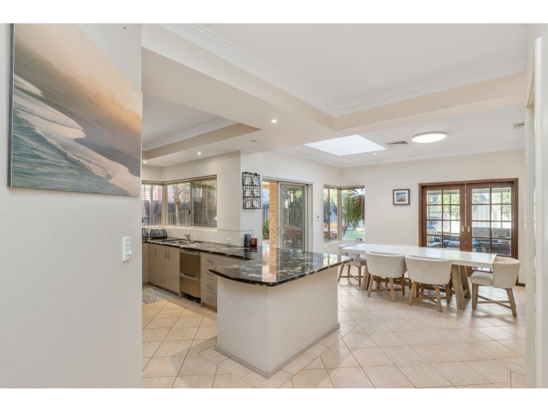 5 Picotee Mews, Coogee WA 6166