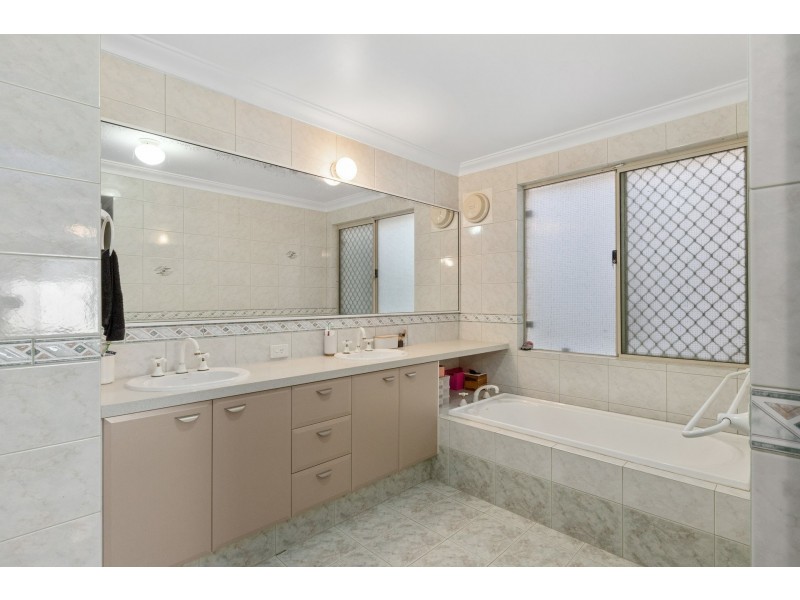 5 Picotee Mews, Coogee WA 6166