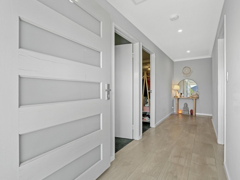 30 Yewers Drive, Champion Lakes WA 6111