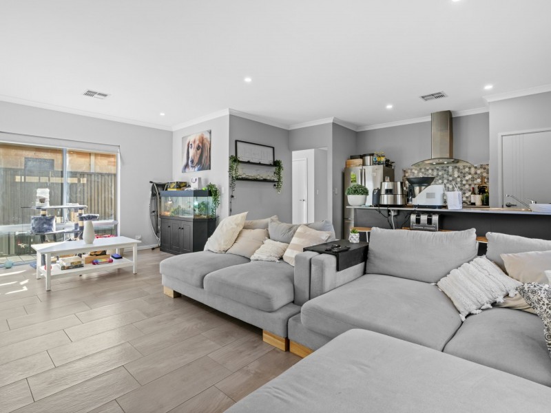 30 Yewers Drive, Champion Lakes WA 6111