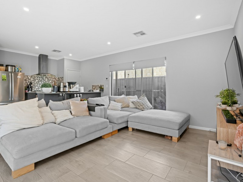 30 Yewers Drive, Champion Lakes WA 6111