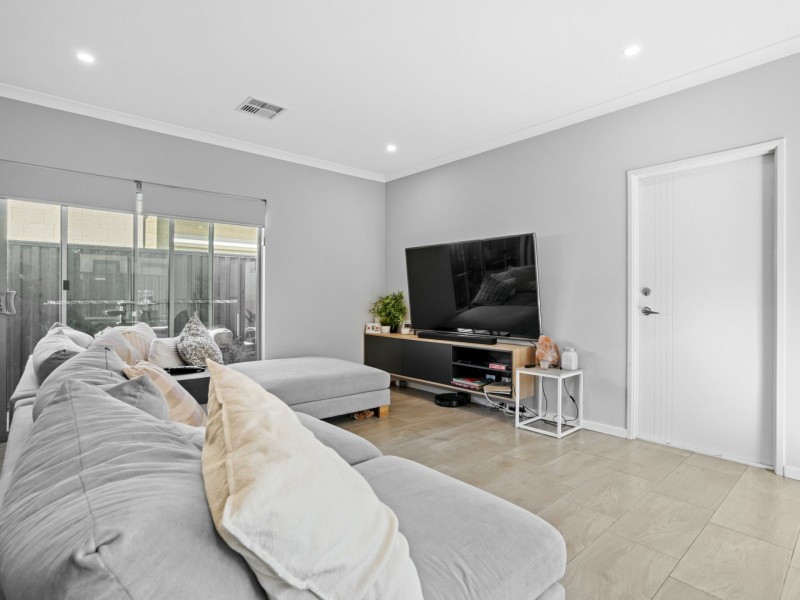 30 Yewers Drive, Champion Lakes WA 6111