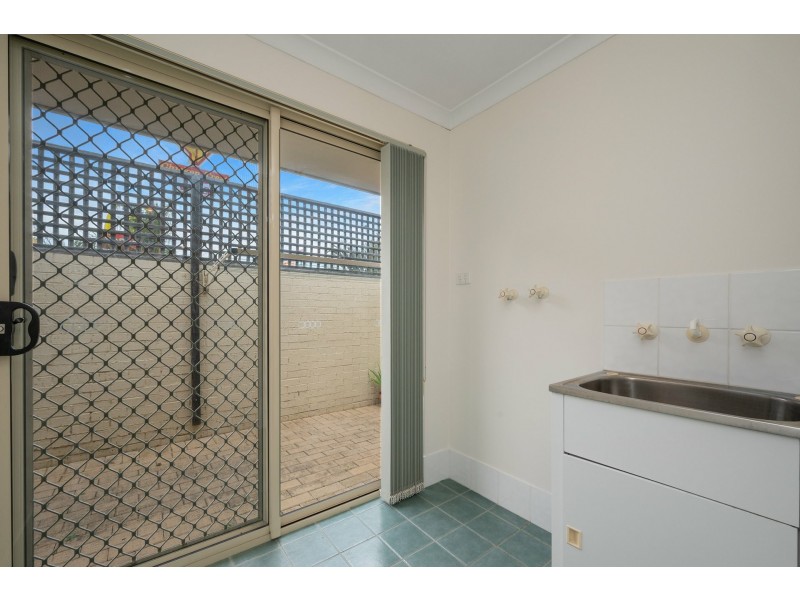 4/2 Cerberus Avenue, Parkwood WA 6147