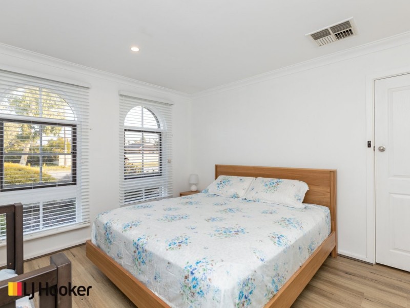 35 Hibbertia Crescent, Riverton WA 6148