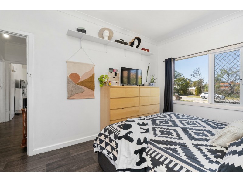 13 Teaguer Street, Wilson WA 6107