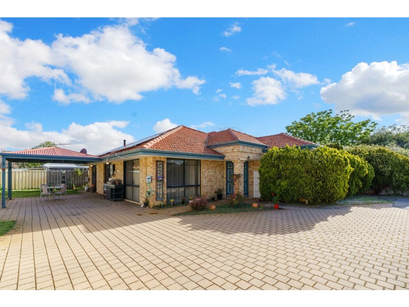 215 Corinthian Road East, Riverton WA 6148