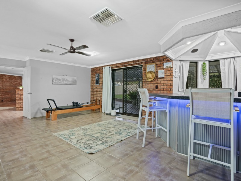 14 Goshawk Place, Huntingdale WA 6110