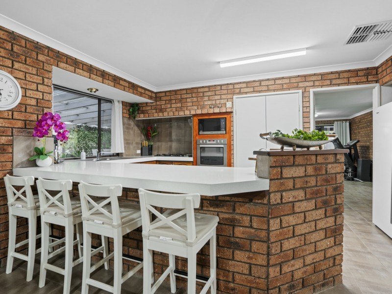 14 Goshawk Place, Huntingdale WA 6110