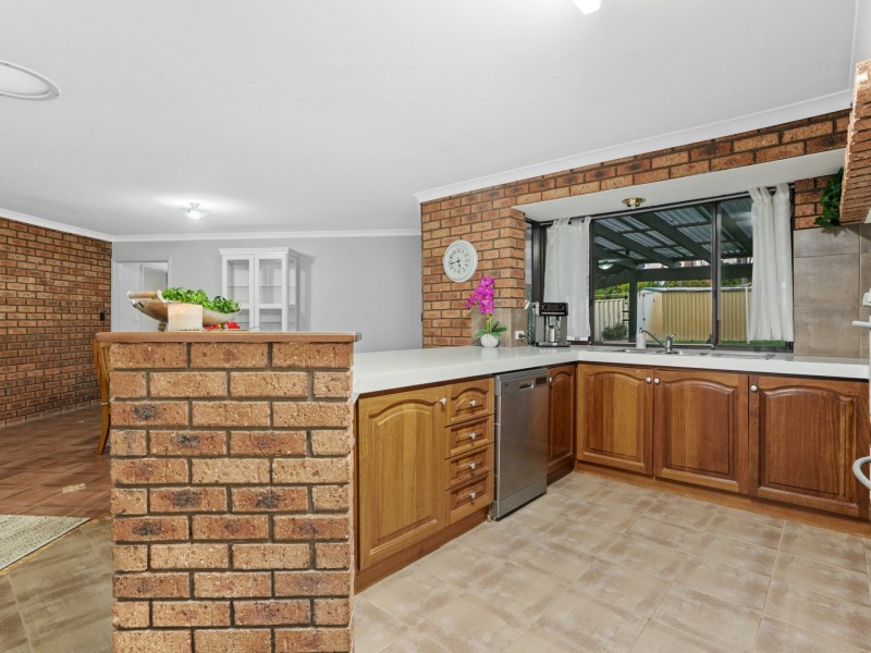 14 Goshawk Place, Huntingdale WA 6110