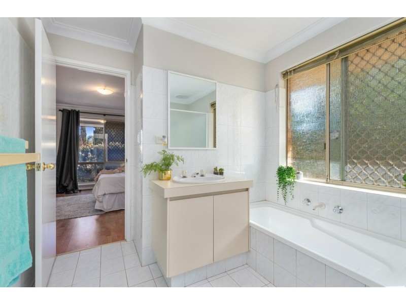 4 Itea Place, South Lake WA 6164