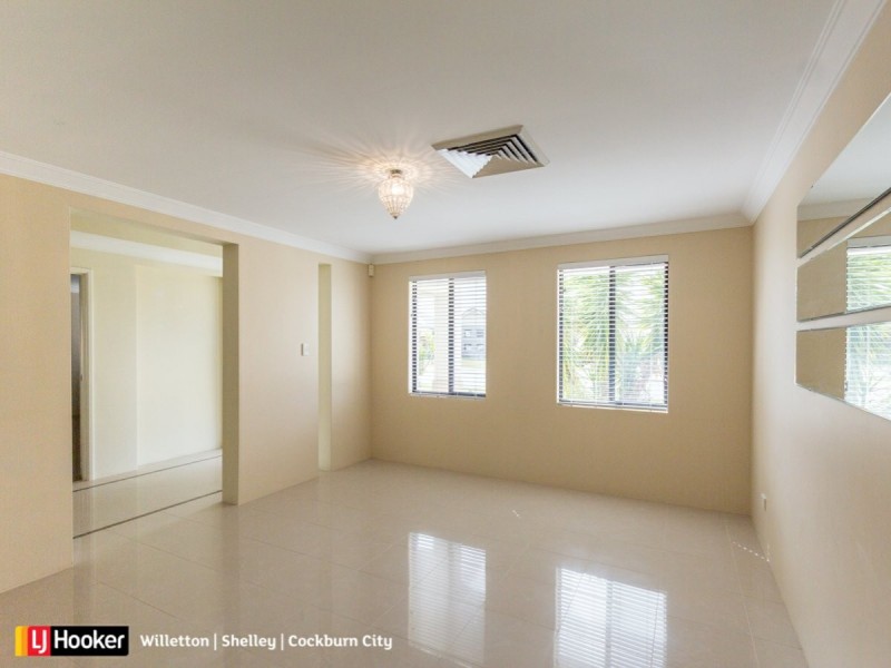 17 Halcyon Way, Atwell WA 6164