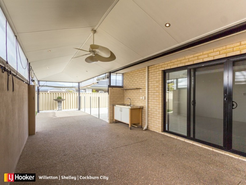 17 Halcyon Way, Atwell WA 6164