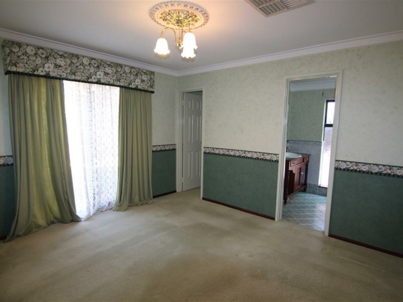 37 Matthew Avenue, Leeming WA 6149