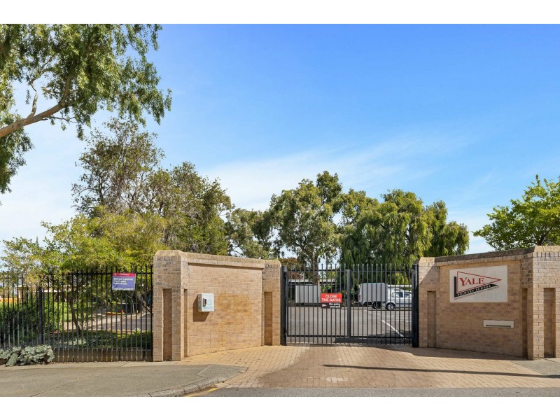 3/15 Debenham Street, Thornlie WA 6108
