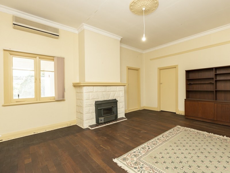 8 Boonooloo Road, Kalamunda WA 6076