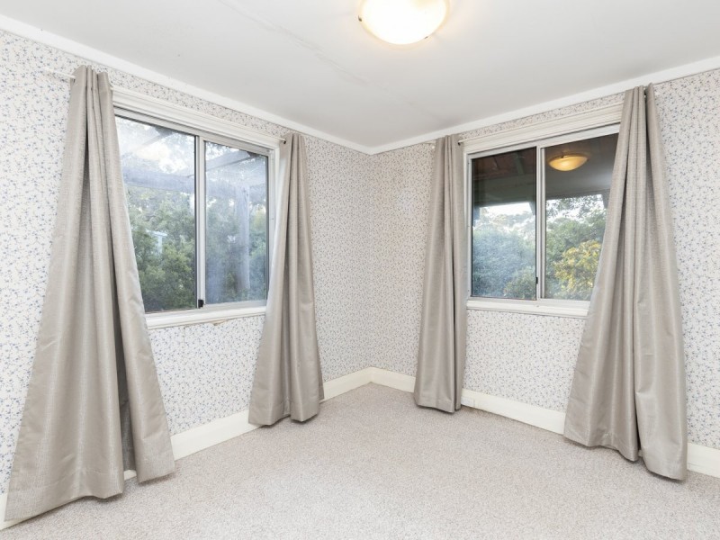 8 Boonooloo Road, Kalamunda WA 6076