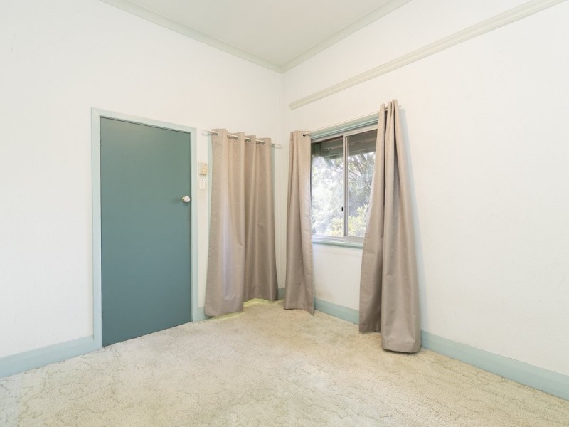 8 Boonooloo Road, Kalamunda WA 6076