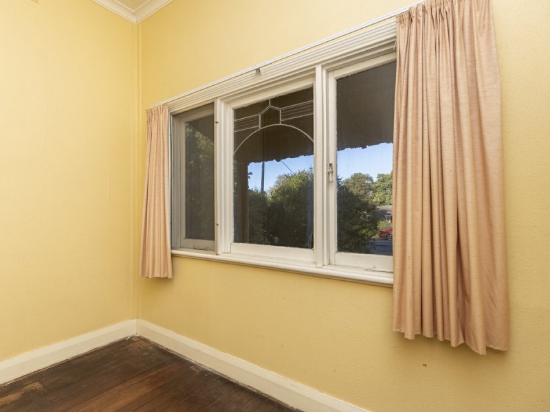 8 Boonooloo Road, Kalamunda WA 6076