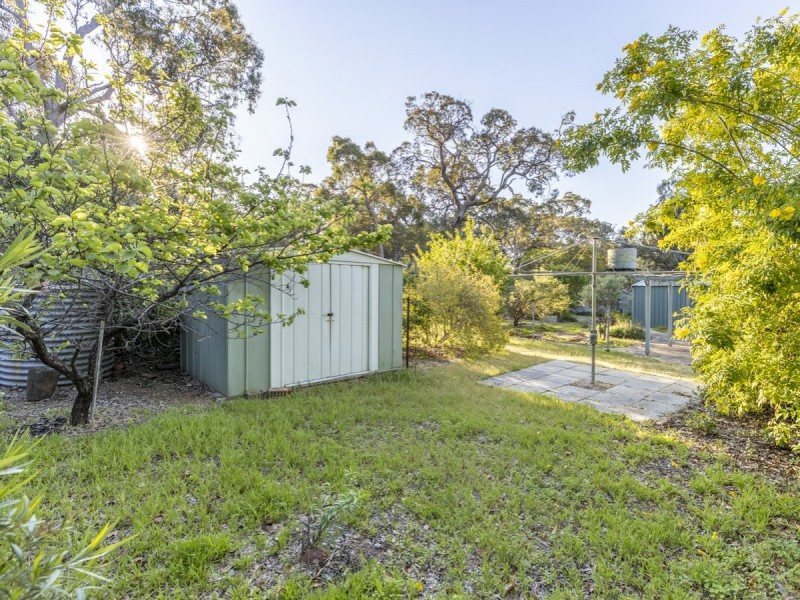 8 Boonooloo Road, Kalamunda WA 6076