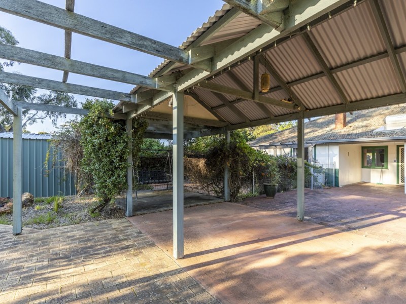 8 Boonooloo Road, Kalamunda WA 6076