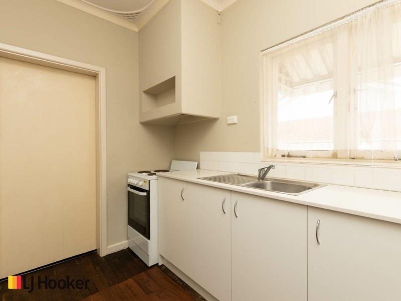 16 Cranwell Street, Thornlie WA 6108