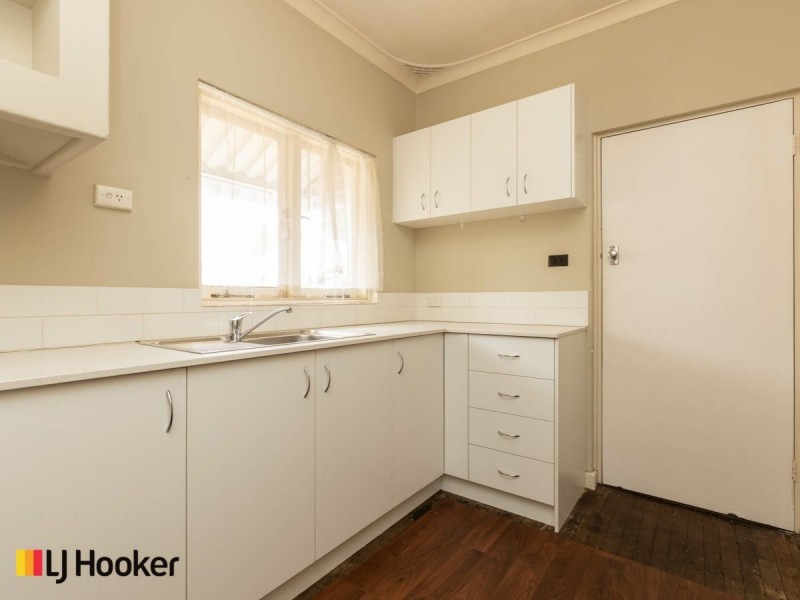 16 Cranwell Street, Thornlie WA 6108