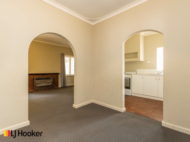 16 Cranwell Street, Thornlie WA 6108