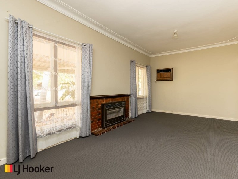 16 Cranwell Street, Thornlie WA 6108