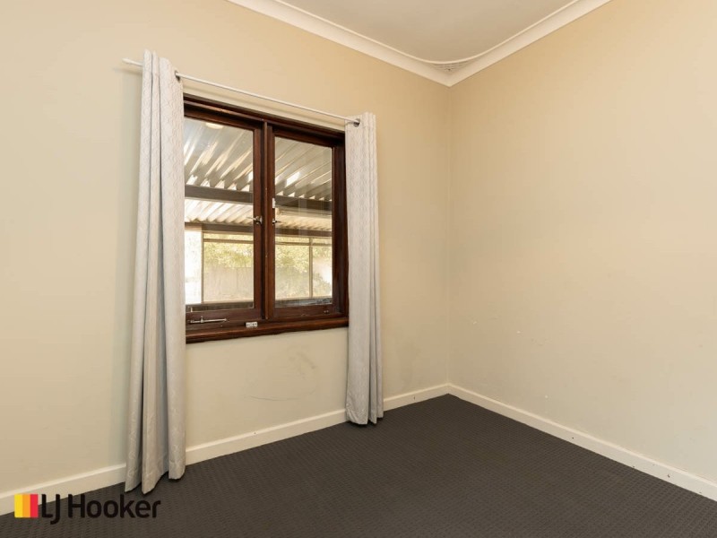 16 Cranwell Street, Thornlie WA 6108