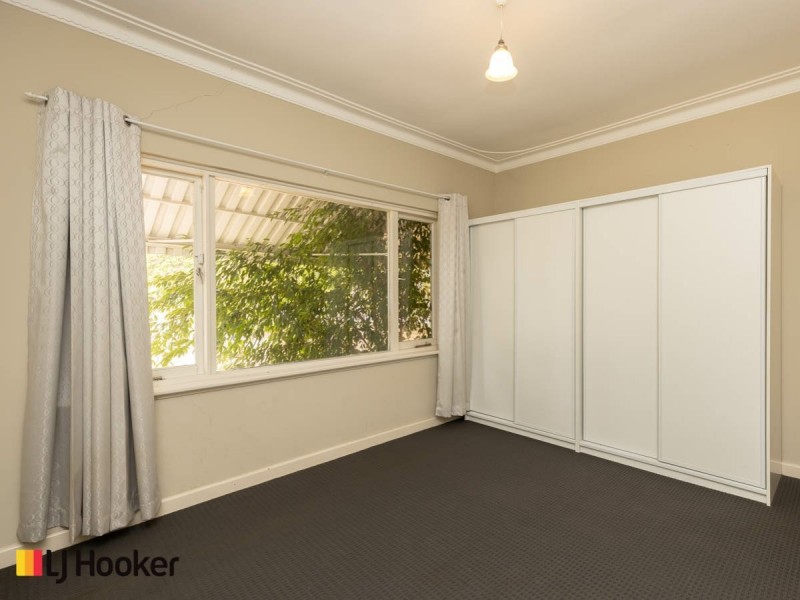 16 Cranwell Street, Thornlie WA 6108