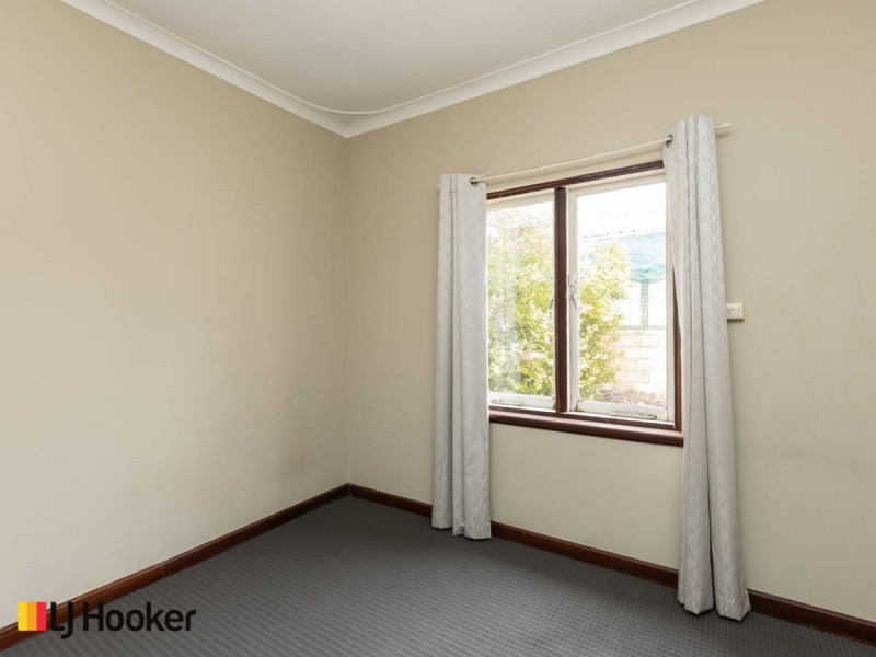 16 Cranwell Street, Thornlie WA 6108