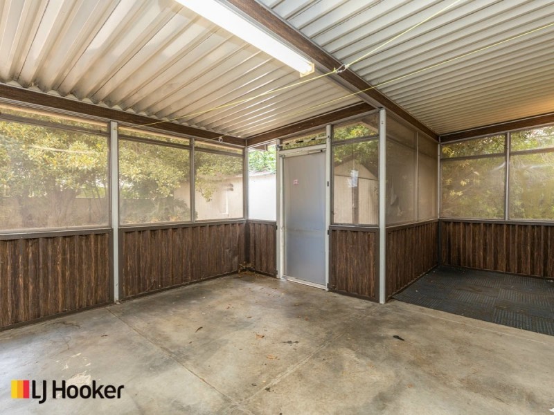 16 Cranwell Street, Thornlie WA 6108