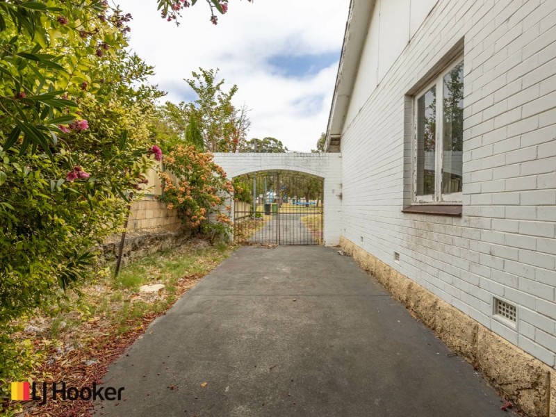 16 Cranwell Street, Thornlie WA 6108