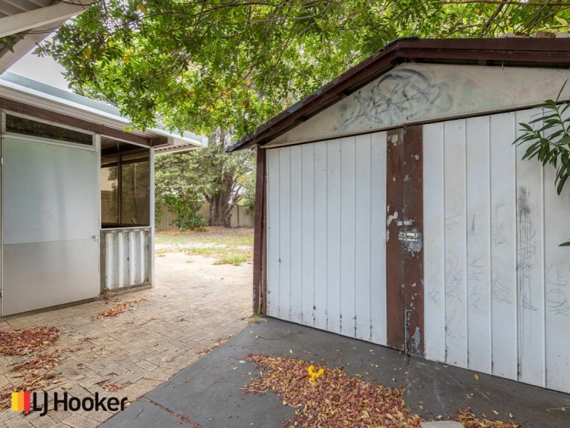 16 Cranwell Street, Thornlie WA 6108