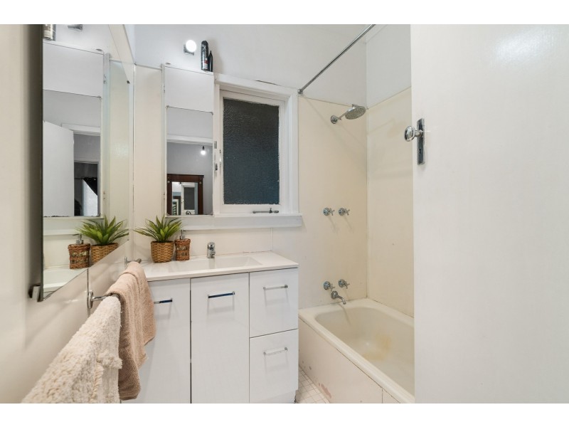 13 Teaguer Street, Wilson WA 6107