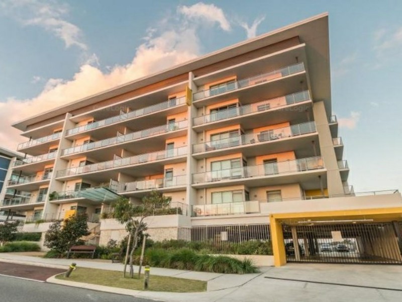 401/25 Malata Crescent, Success WA 6164