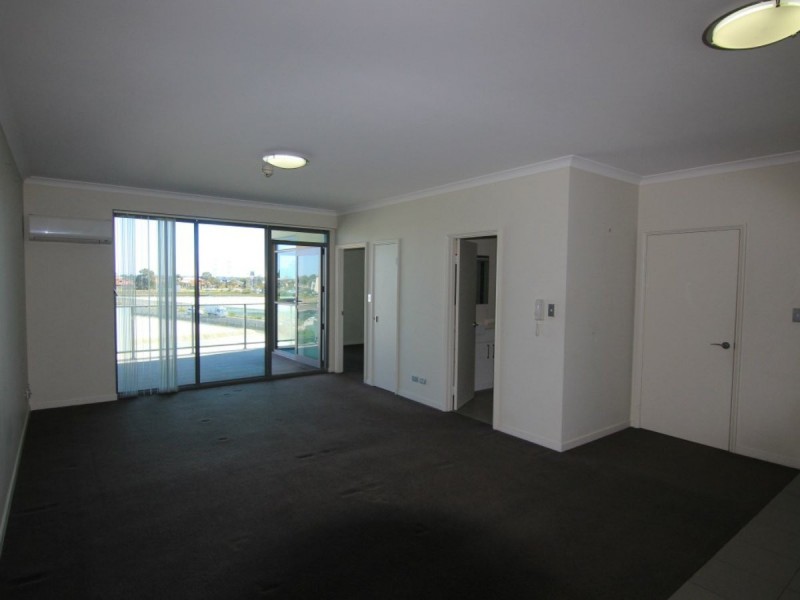 401/25 Malata Crescent, Success WA 6164